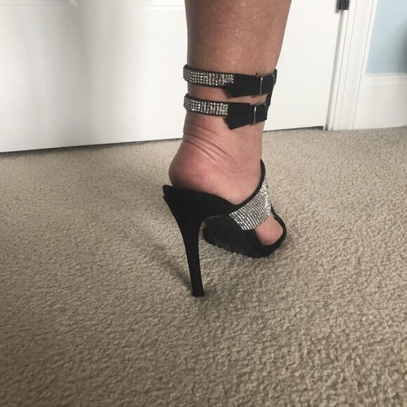 Cape Robbin Damita Black Suede Rhinestone Womens High Heels Size 6 (Brand New) - Picture 3 of 9